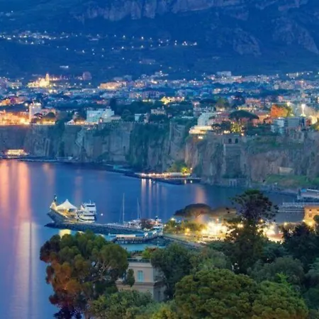 B&B Sorrento Central Готель 3*